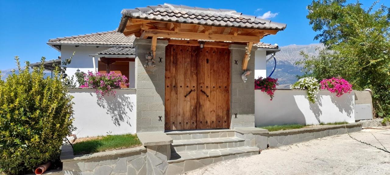 B Vishe Guest House Gjirokastra Zewnętrze zdjęcie